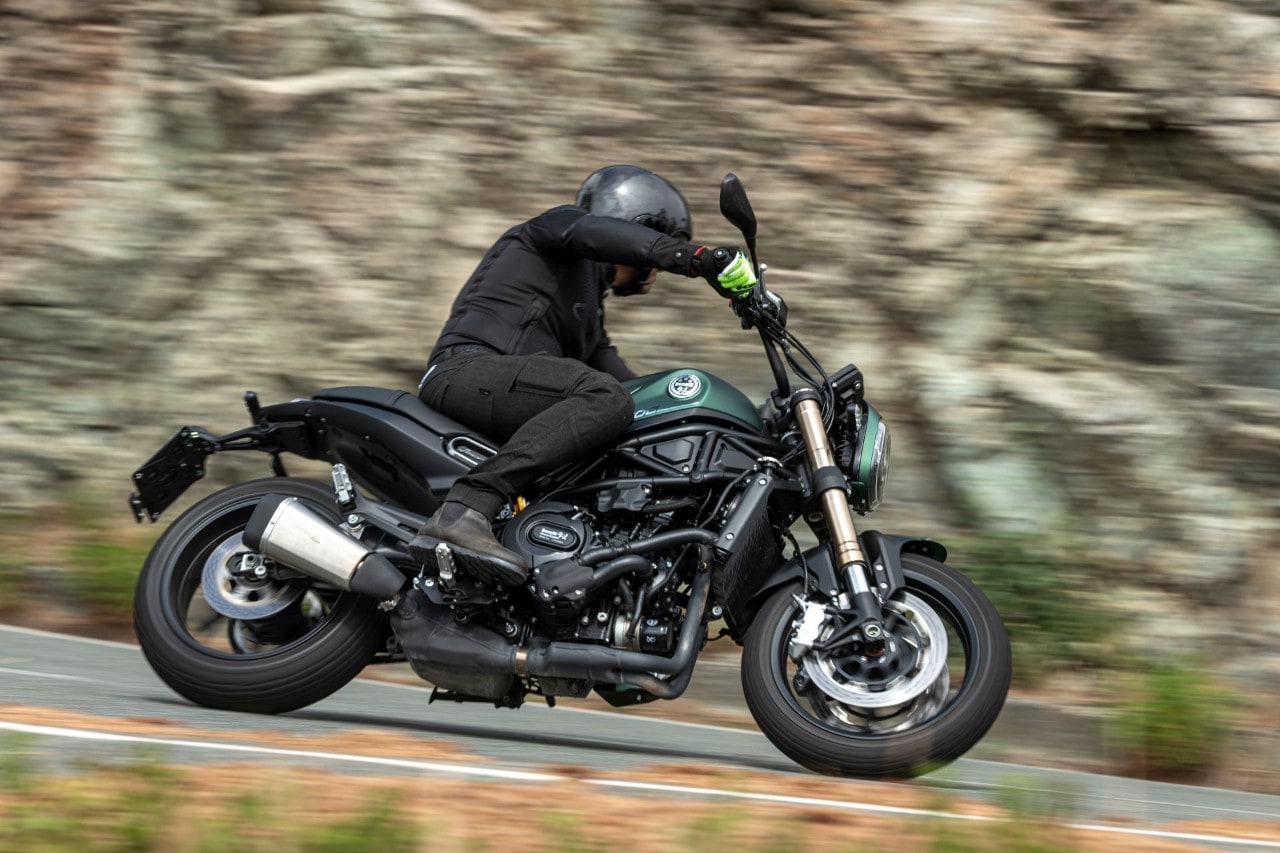 Benelli Leoncino 800 VS CFMOTO 700CL-X Heritage: prova a prendermi!